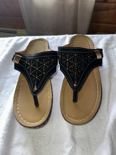 Black gold studded thong - gold,